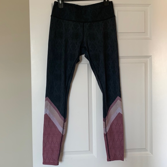 ALO Yoga Leggings - Picture 1 of 4